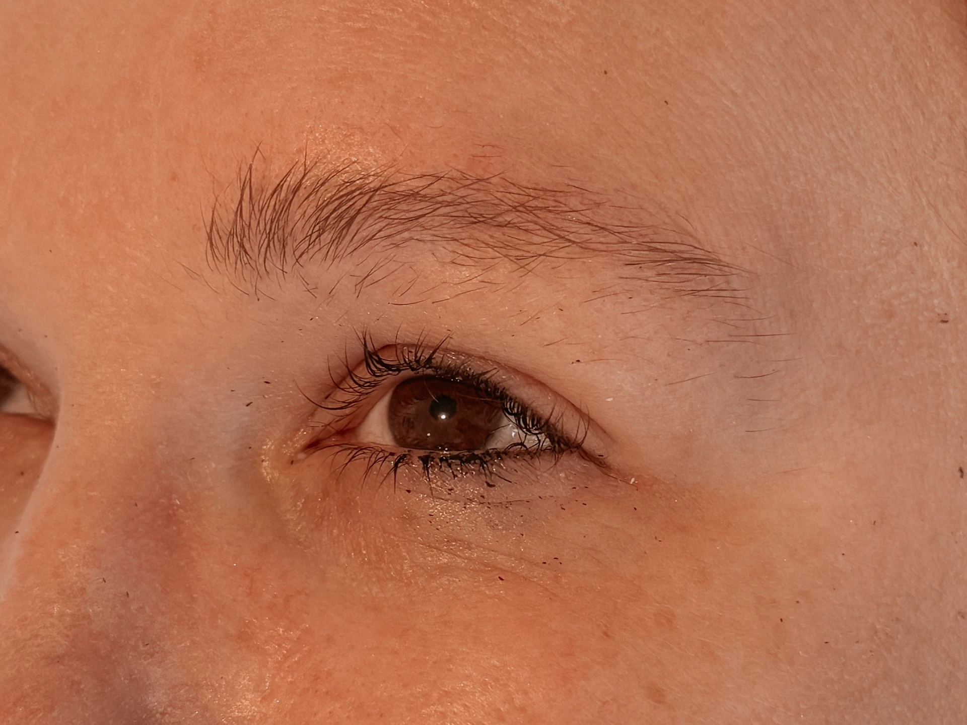 Wimpern und Augenbrauen vor Full Eye Glow